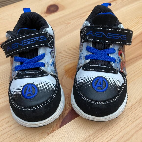 Toddler Boys Marvel Avengers Light Up Sneakers Size 8 - Picture 2 of 5